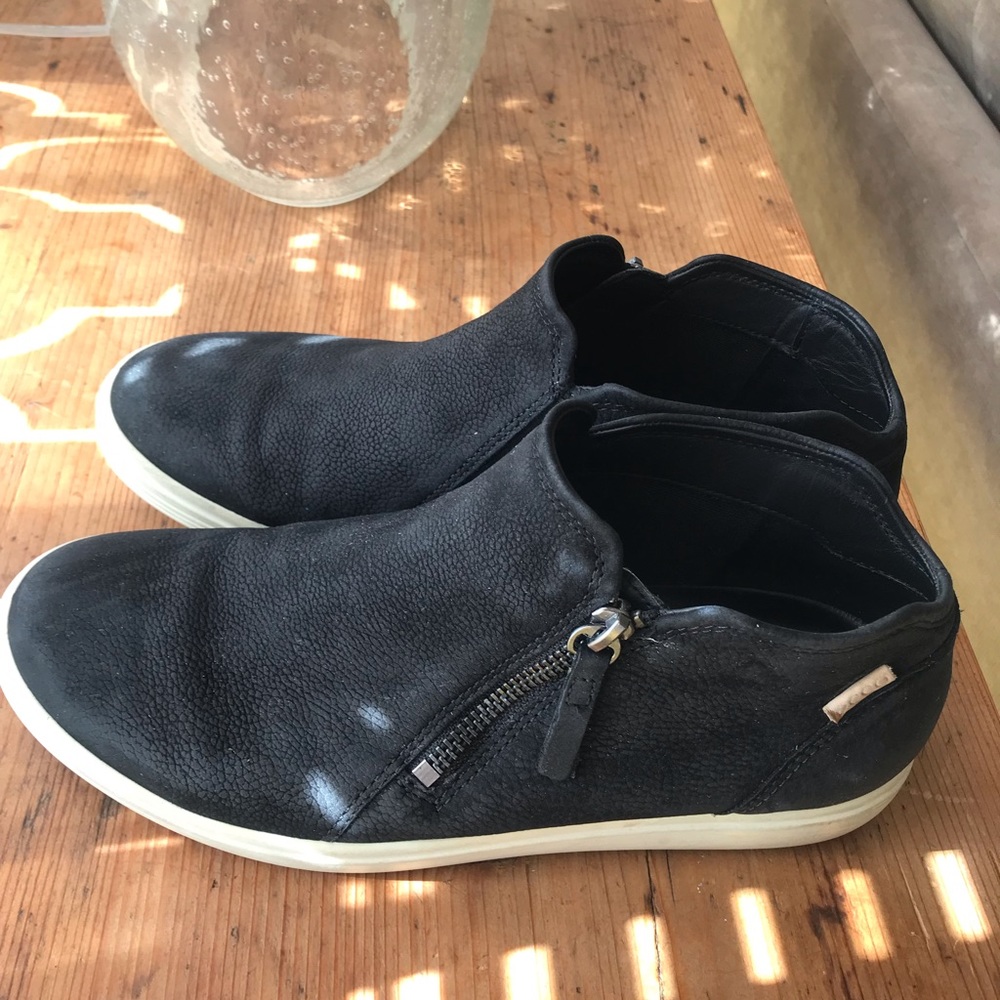 Ecco slip on sneaker with zipper